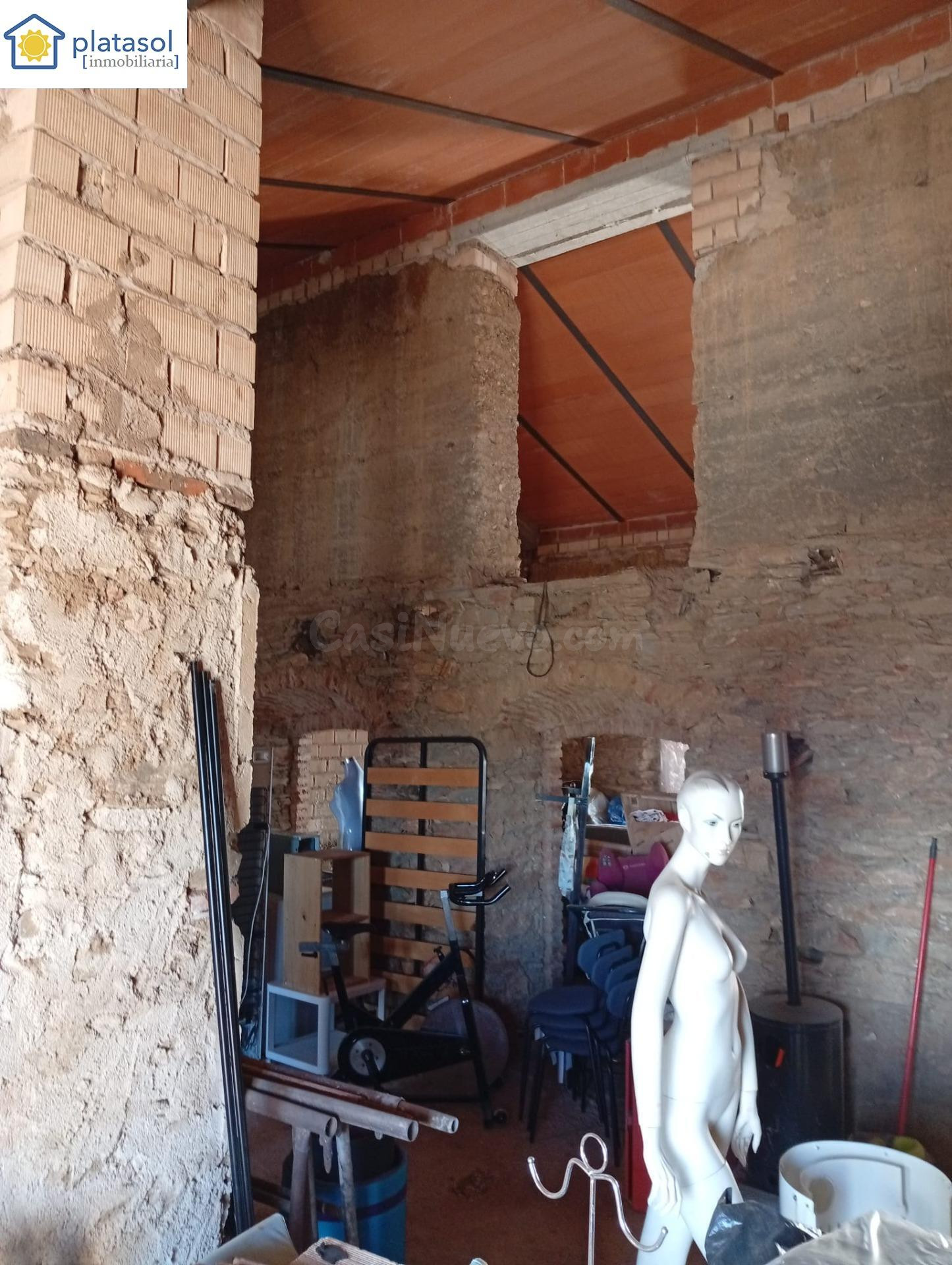 Exclusiva casa en el centro de Corteconcepción para reformar - foto 5