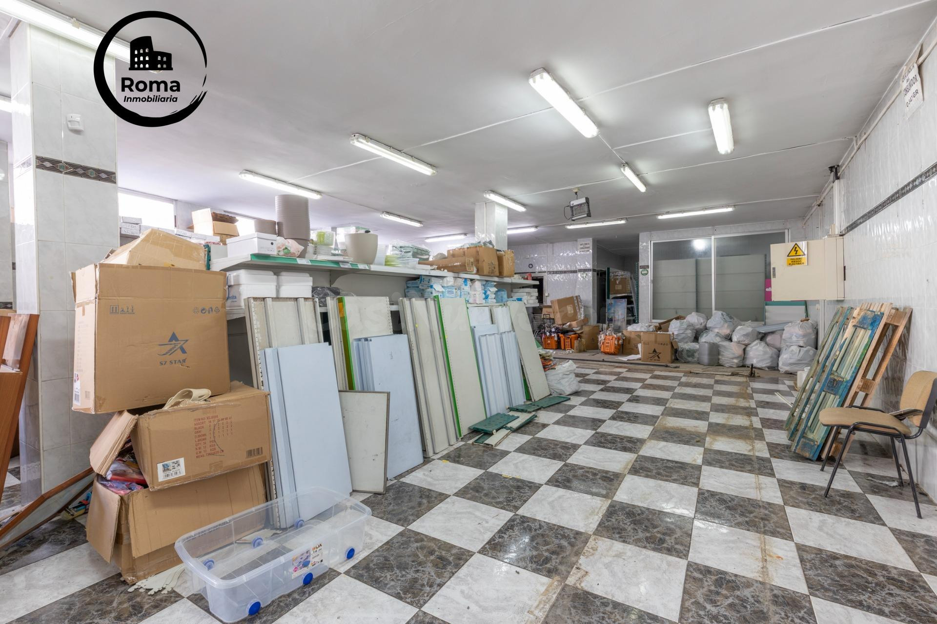 Local comercial 198m² en venta - Barriada primero de mayo - foto 3