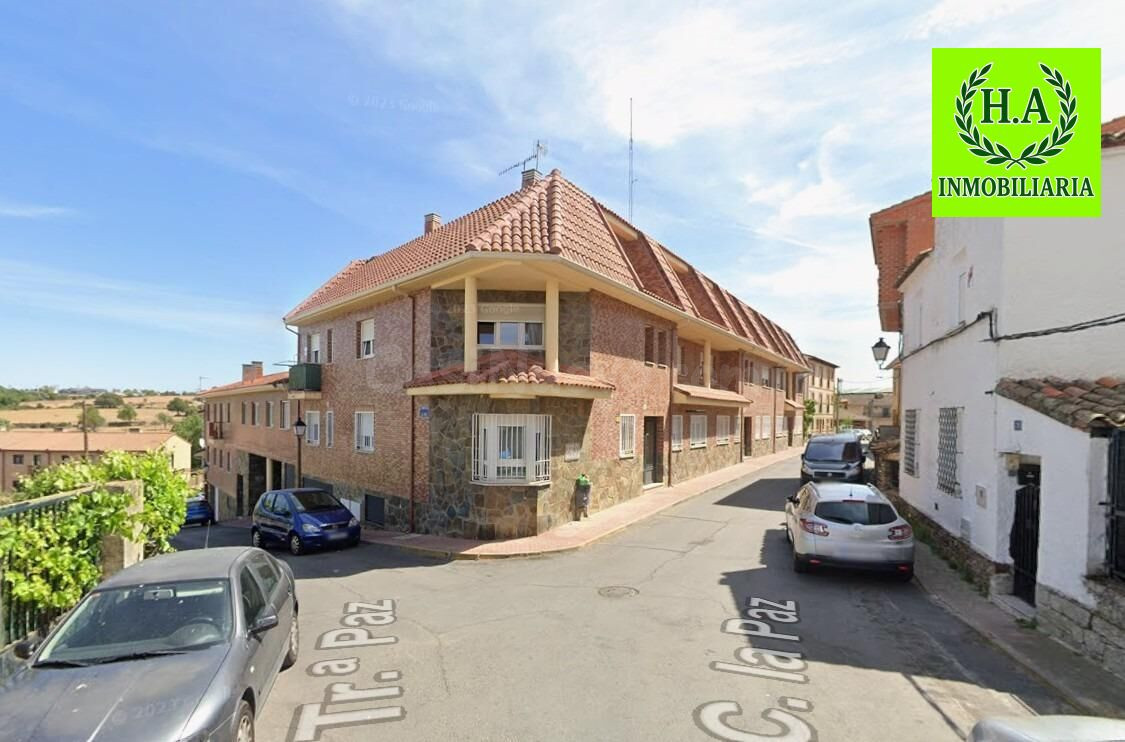 Plaza de Garaje en Edificio Comunitario: Oportunidad Única