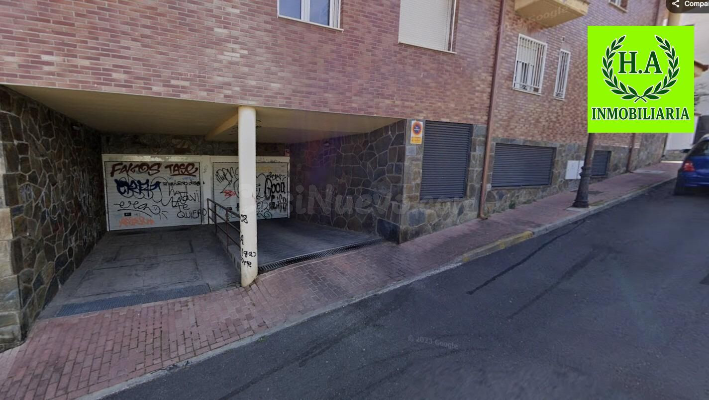 Plaza de Garaje en Edificio Comunitario: Oportunidad Única - foto 4