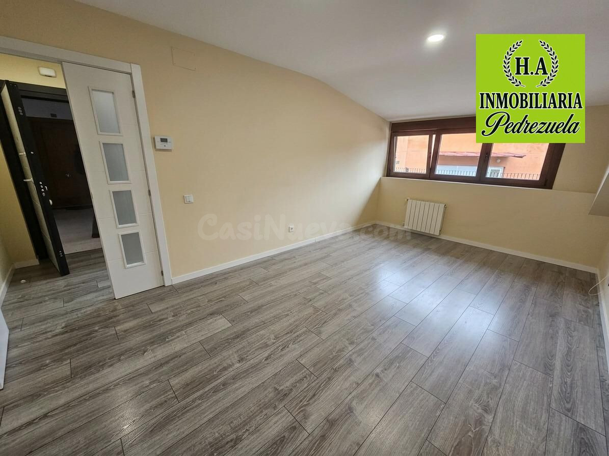 Acogedor Piso con Plaza de Garaje y Ascensor en PEDREZUELA - foto 4