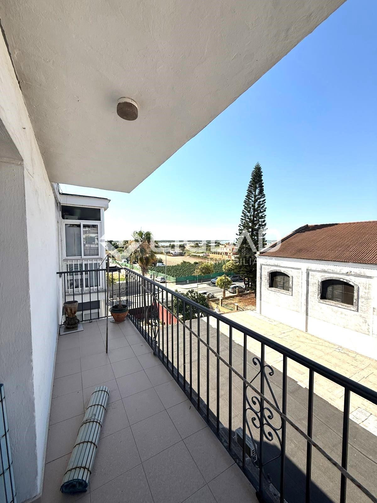 Piso de 3 habitaciones a reformar en Av. de Huelva - foto 4
