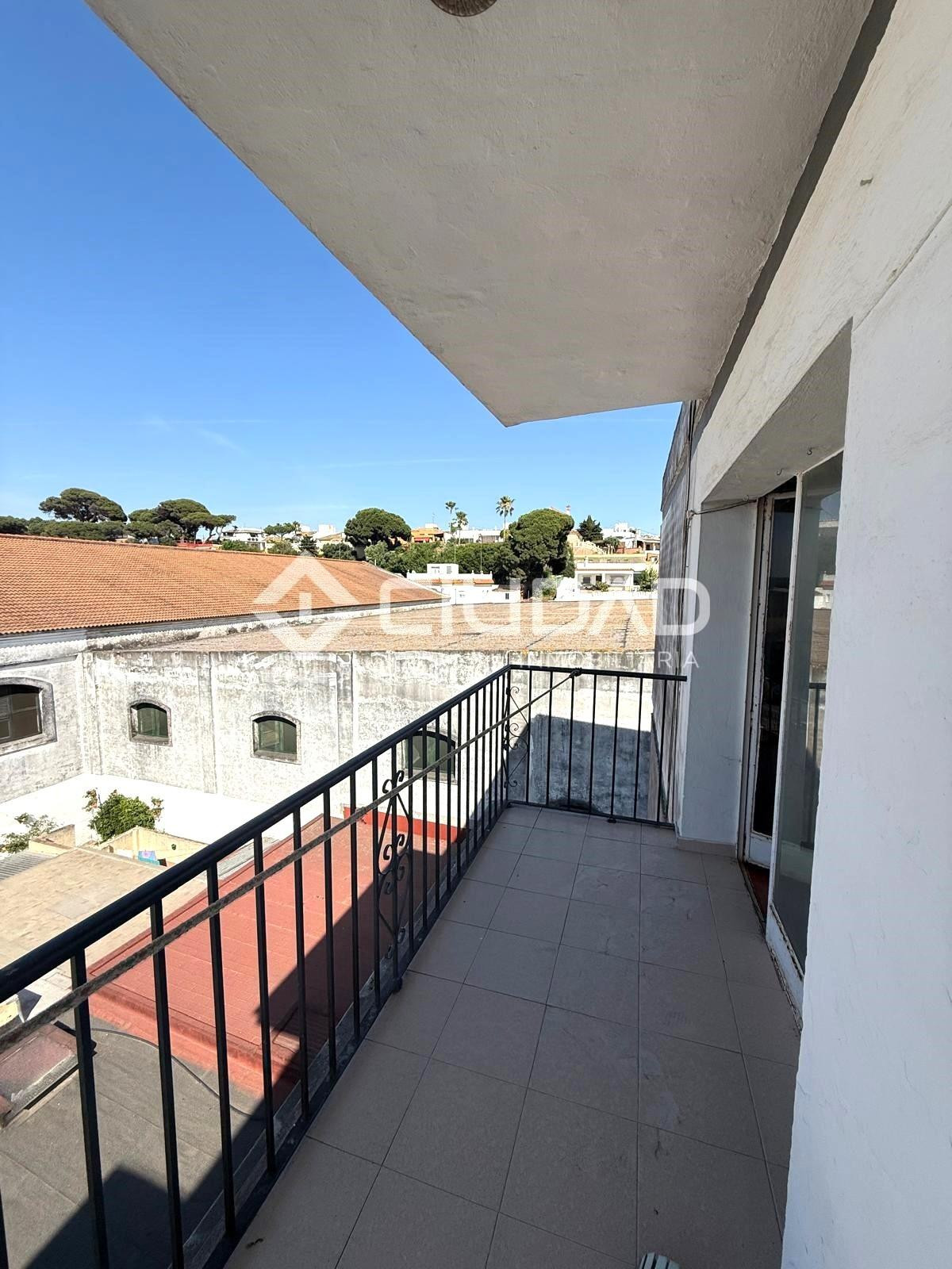 Piso de 3 habitaciones a reformar en Av. de Huelva - foto 5