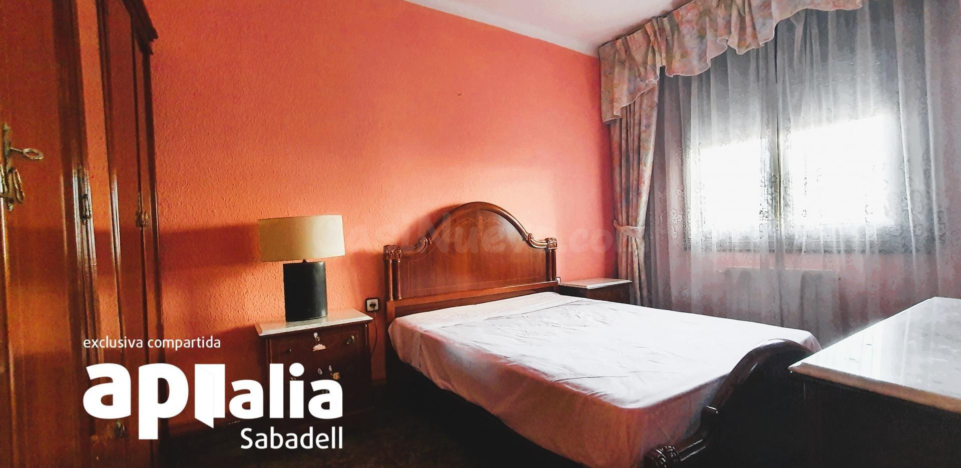 PISO DE 4 habitaciones CON ASCENSOR Y BALCON EN LA CREU DE B