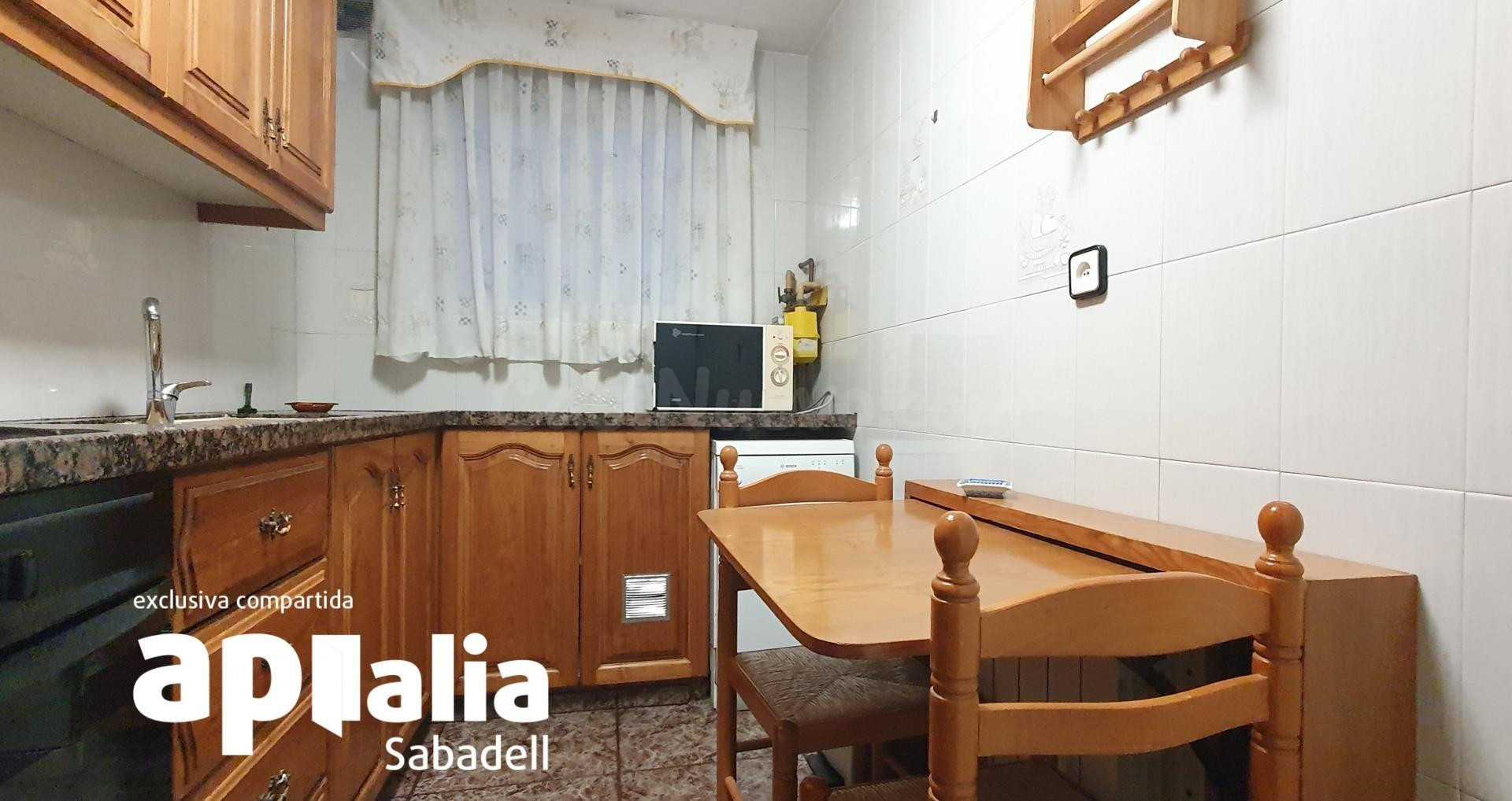 PISO DE 4 habitaciones CON ASCENSOR Y BALCON EN LA CREU DE B - foto 3