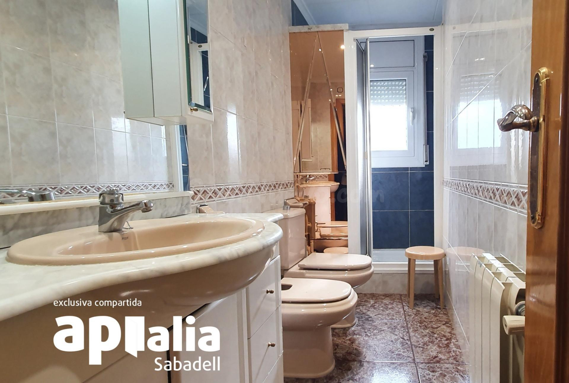 PISO DE 4 habitaciones CON ASCENSOR Y BALCON EN LA CREU DE B - foto 4