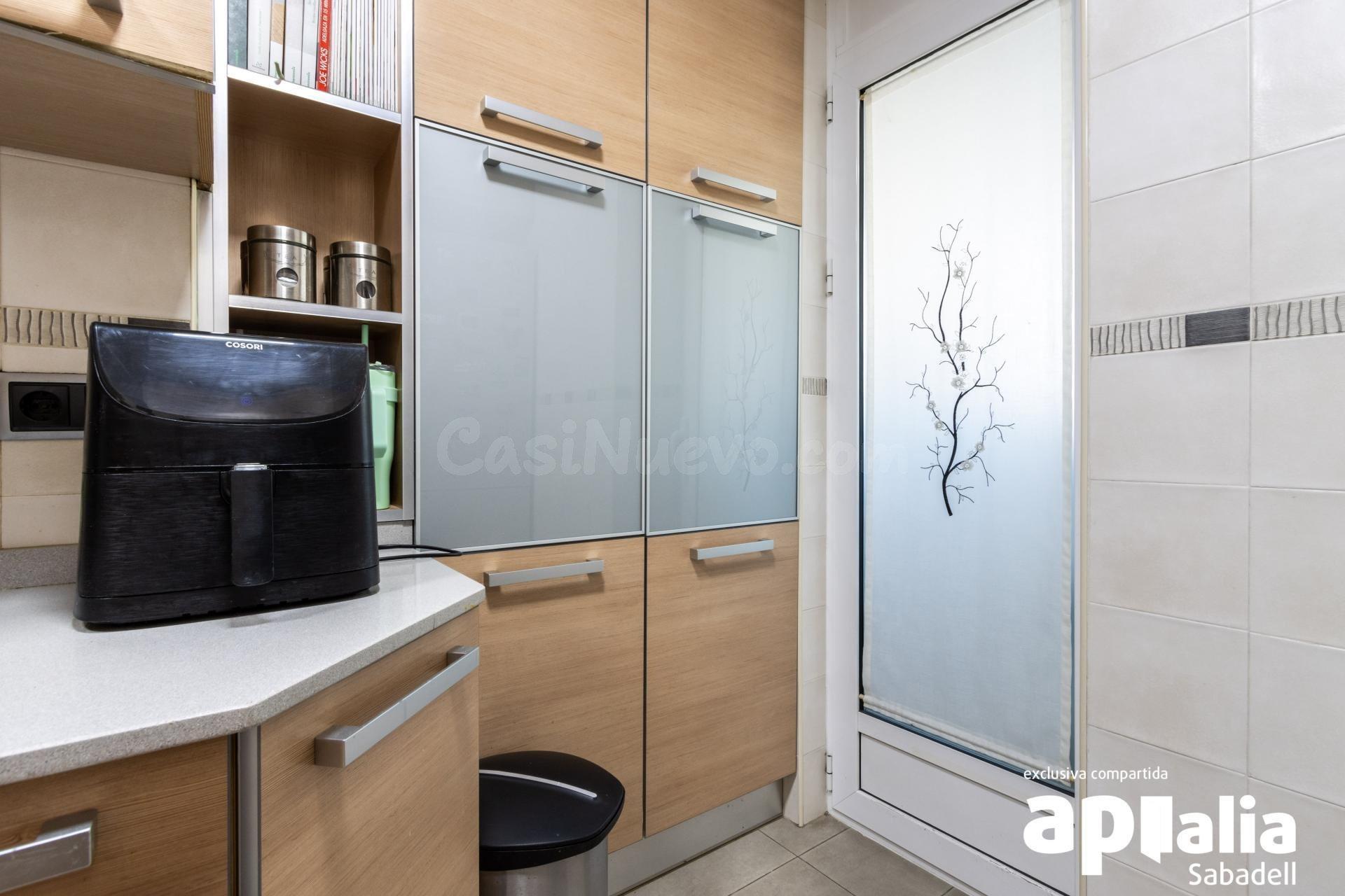Vivir en “El Barco” de Sabadell: vivienda reformada con pisc - foto 4