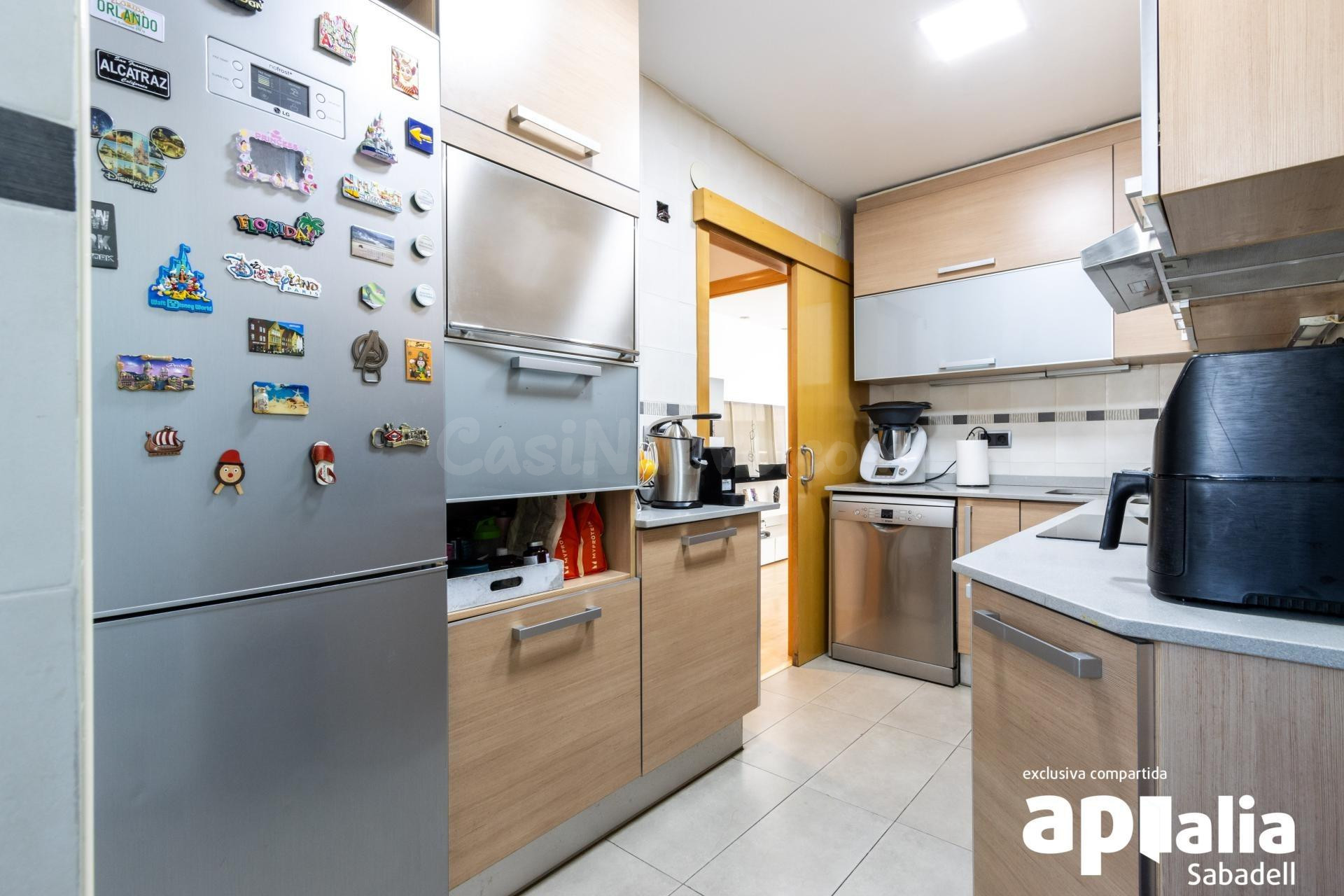 Vivir en “El Barco” de Sabadell: vivienda reformada con pisc - foto 5