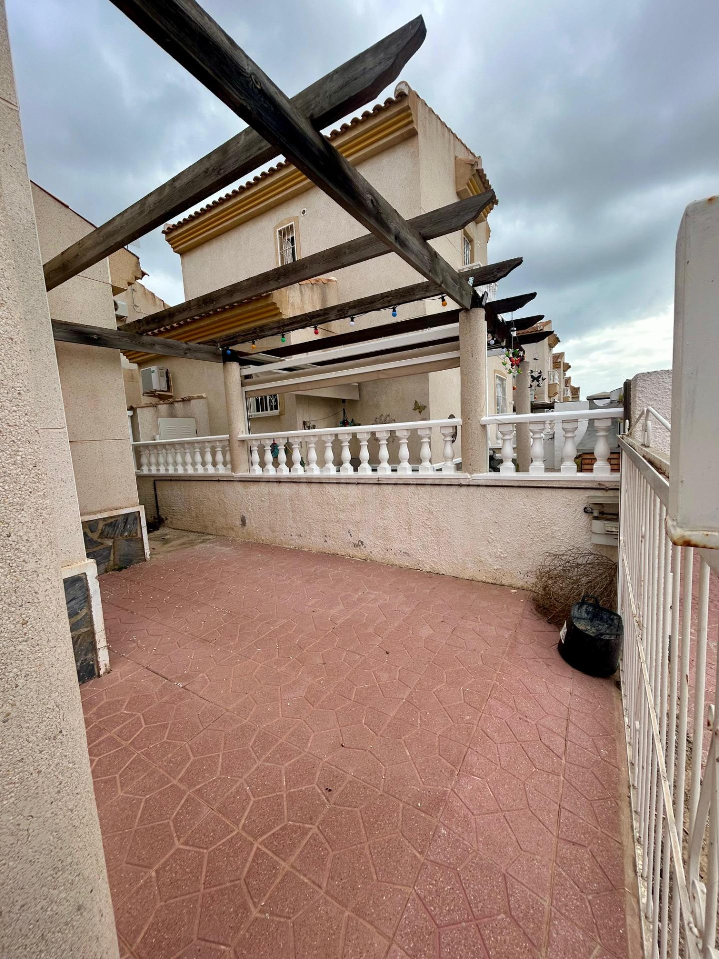 Chalet independiente en Ciudad Quesada con terraza, garaje y - foto 3