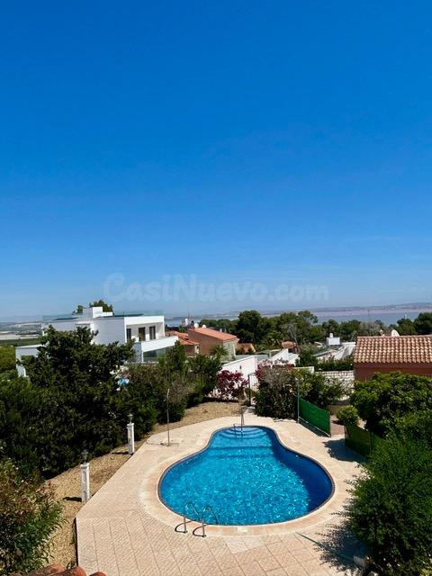 Chalet con parcela de 500 m2 en Los Balcones, sótano, garaje - foto 3