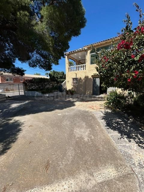 Chalet con parcela de 500 m2 en Los Balcones, sótano, garaje - foto 5