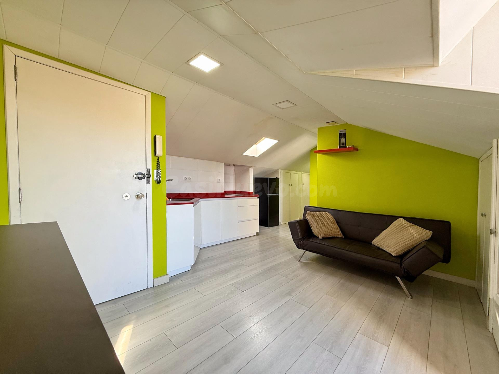 LOCAL ACONDICIONADO COMO VIVIENDA CON VISTAS AL MAR Y LUZ NA