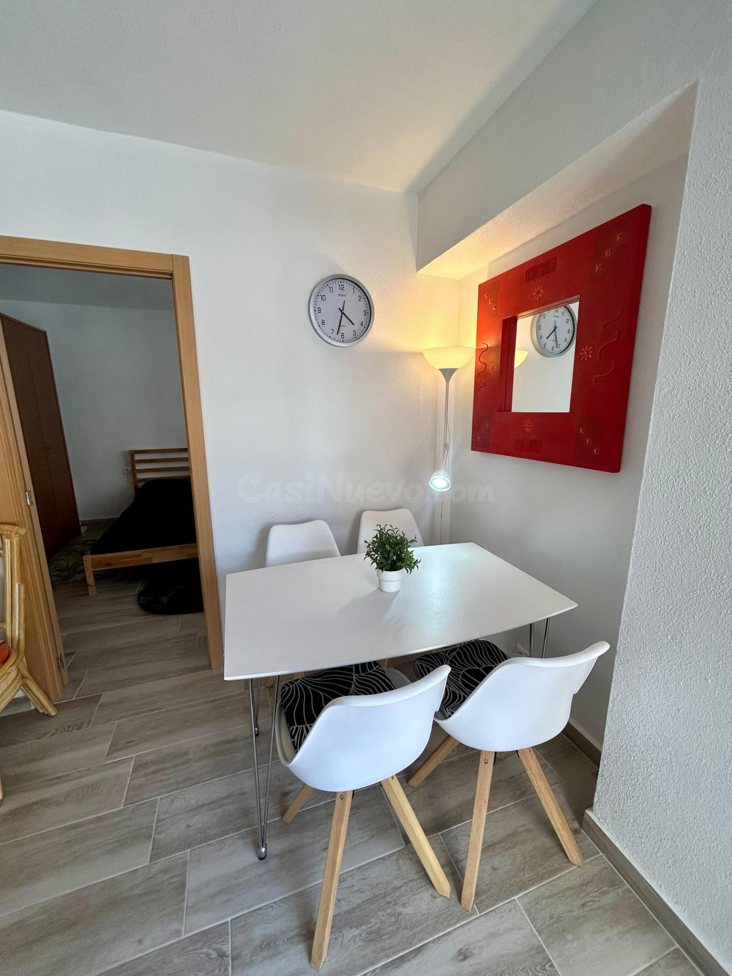 Piso reformado de 3 habitaciones con terraza en pleno centro - foto 4