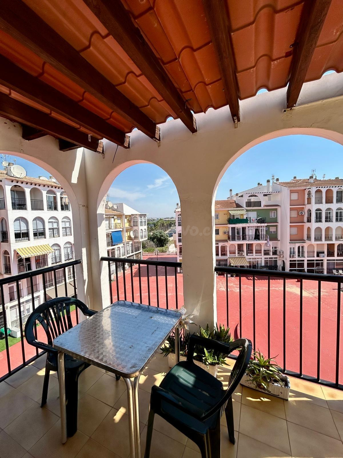 Ático dúplex con vistas al mar y amplia terraza a 300 metros - foto 3