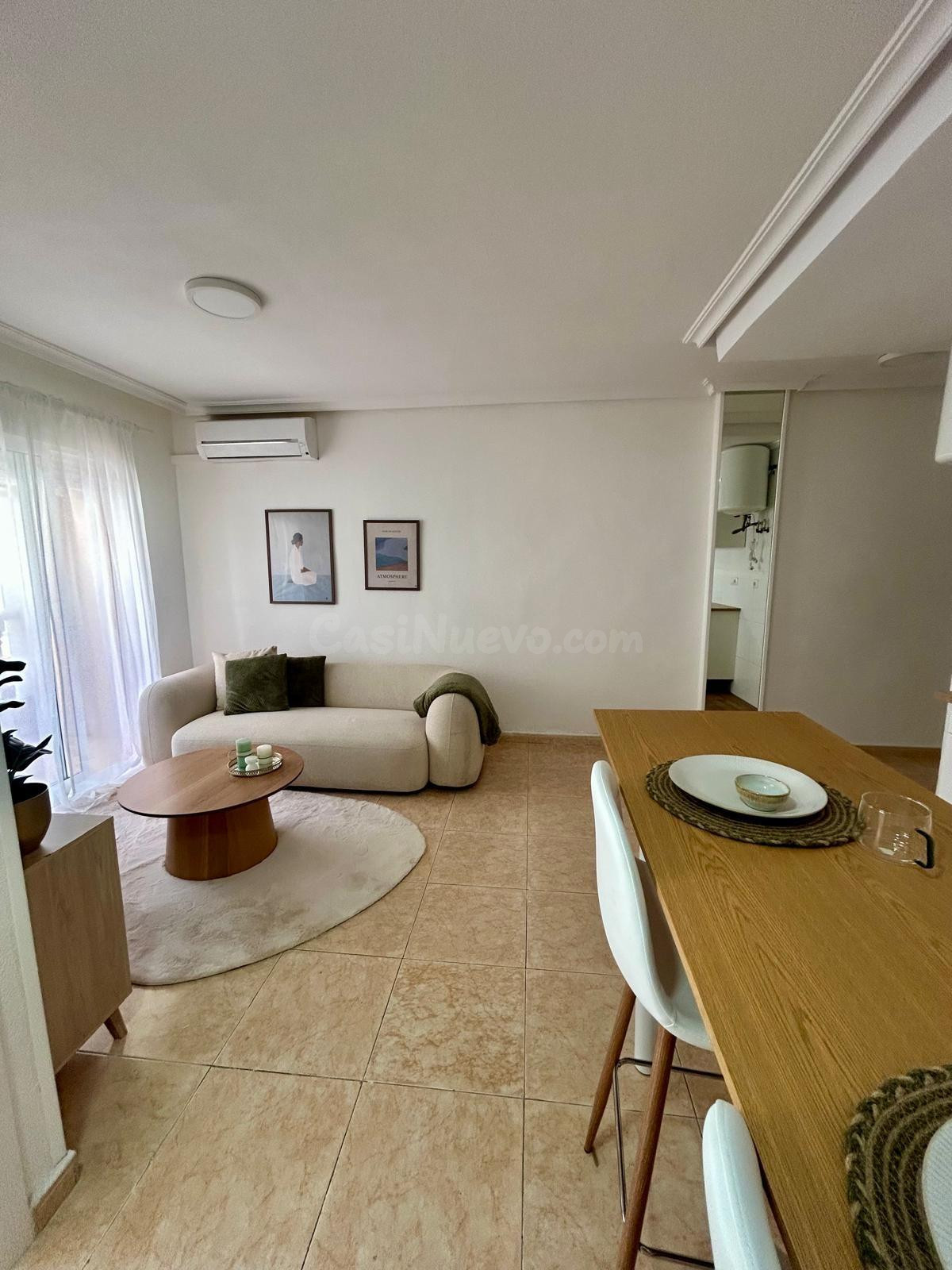 Piso totalmente reformado con 2 dormitorios y amplia terraza - foto 2