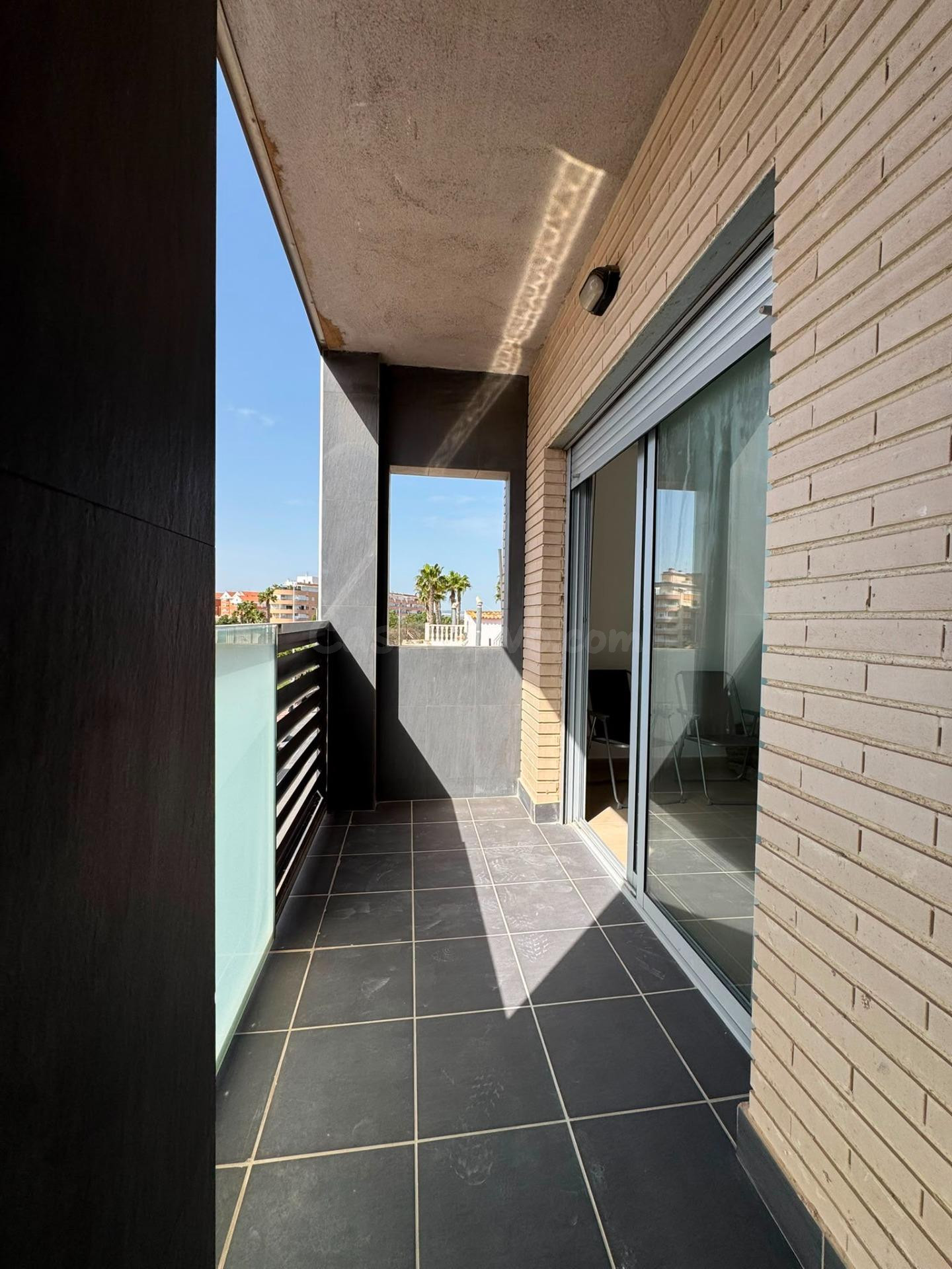 Gran Piso Reformado de 5 Dormitorios con Terraza Sur – Ideal