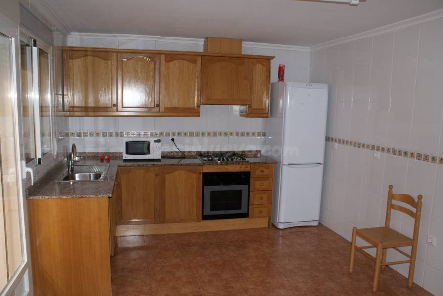 Bungalow semi nuevo sin amueblar - foto 4