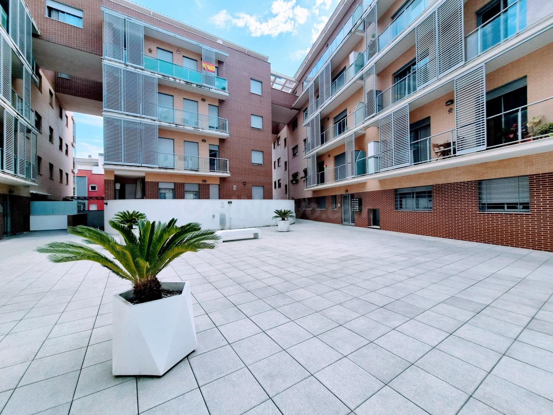 Piso de 4 dormitorios con gran terraza y piscina comunitaria