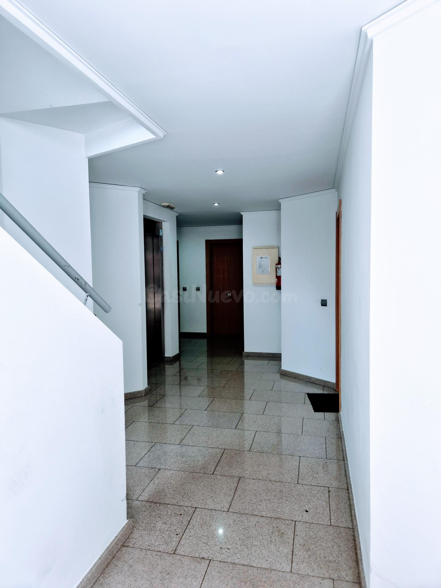Piso de 4 dormitorios con gran terraza y piscina comunitaria - foto 5