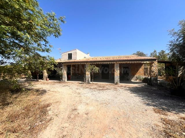 CASA RUSTICA + NAVE
