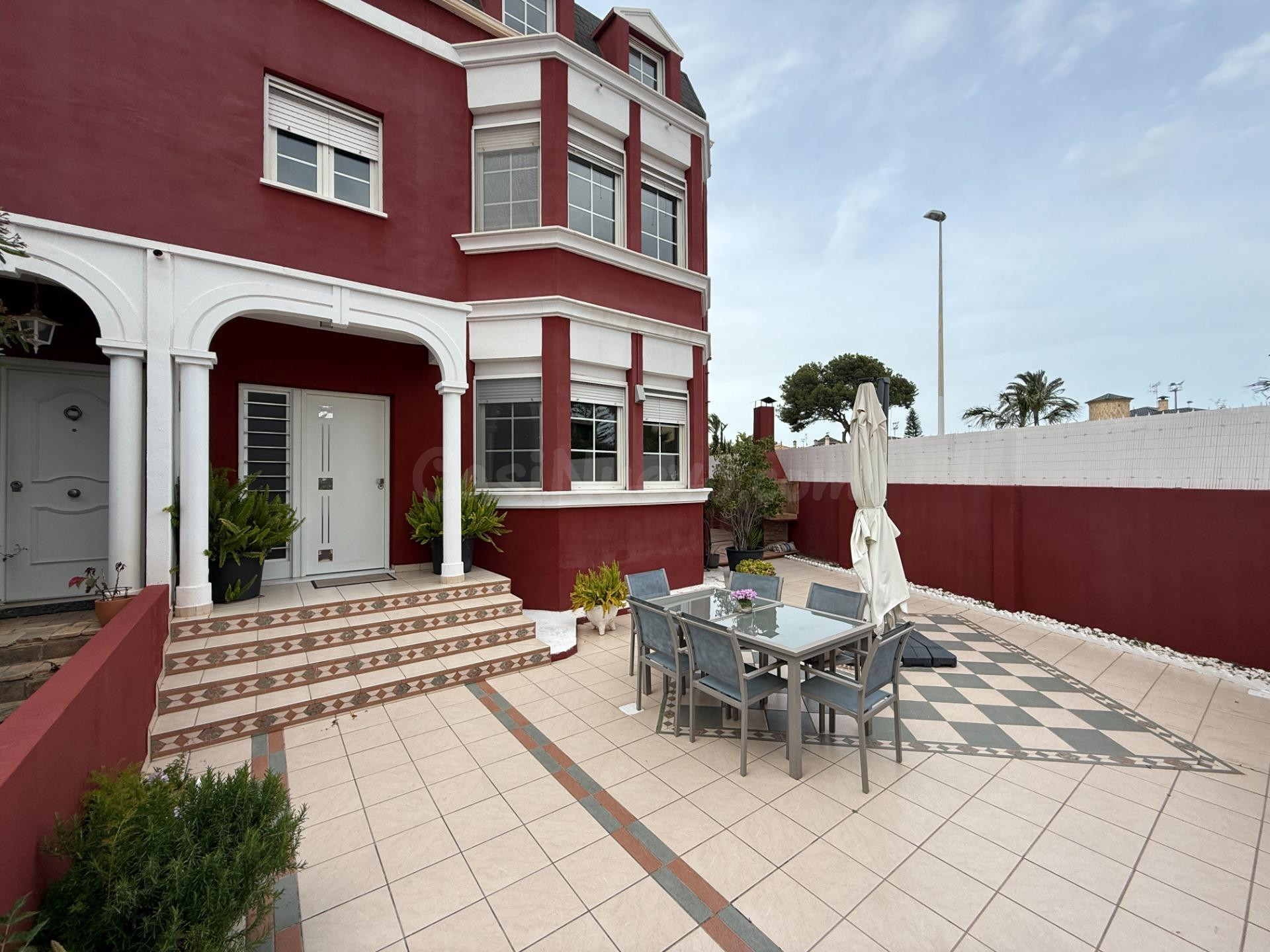 EXTRAORDINARIO BUNGALOW SEMI ADOSADO