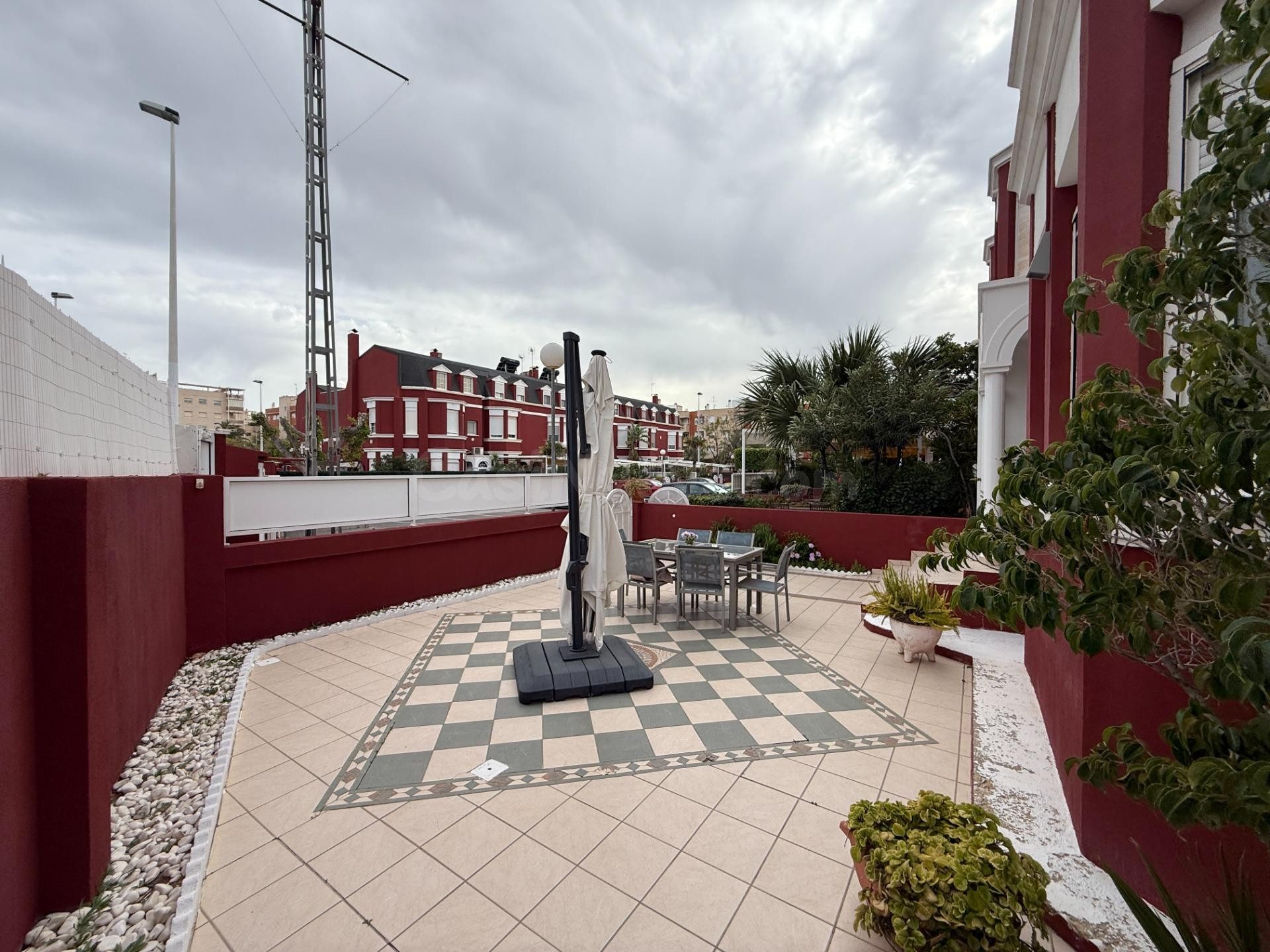 EXTRAORDINARIO BUNGALOW SEMI ADOSADO - foto 3