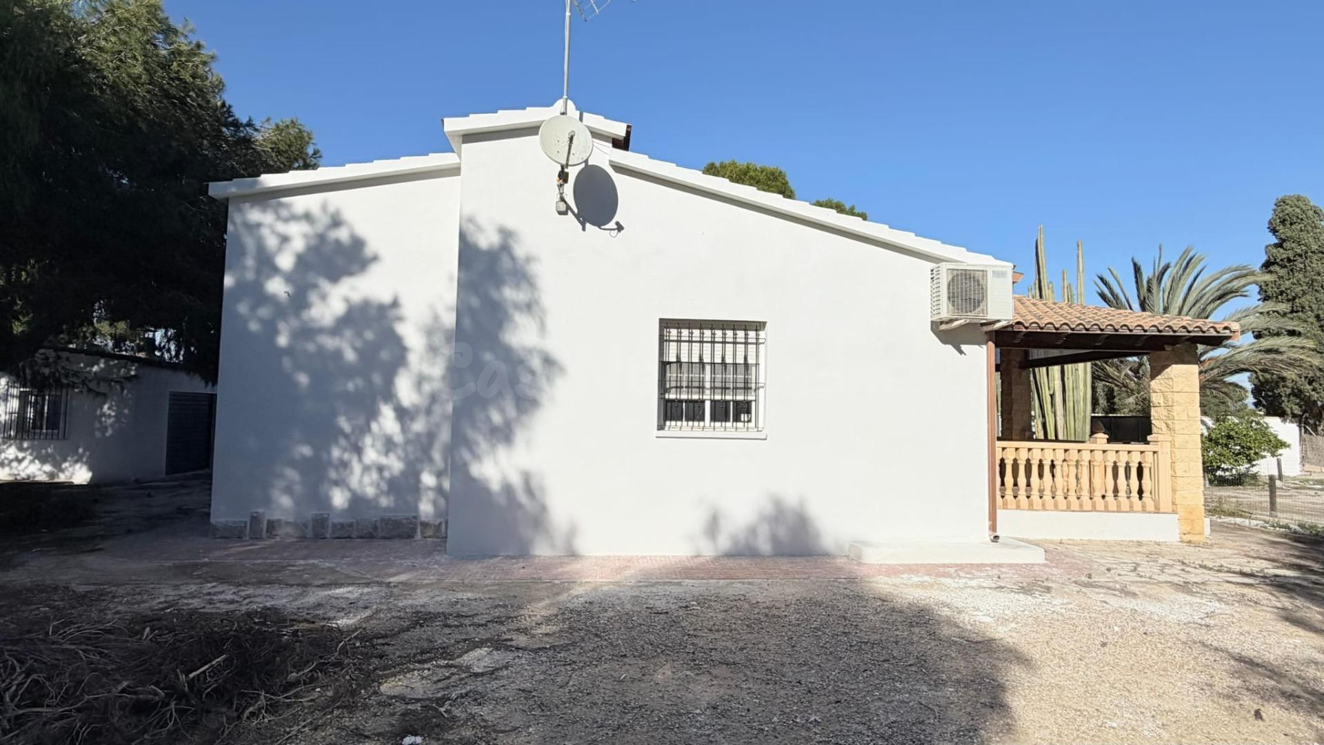 SE VENDE BONITO CHALET EN TORRELLANO ALTO (zona Newton Colle