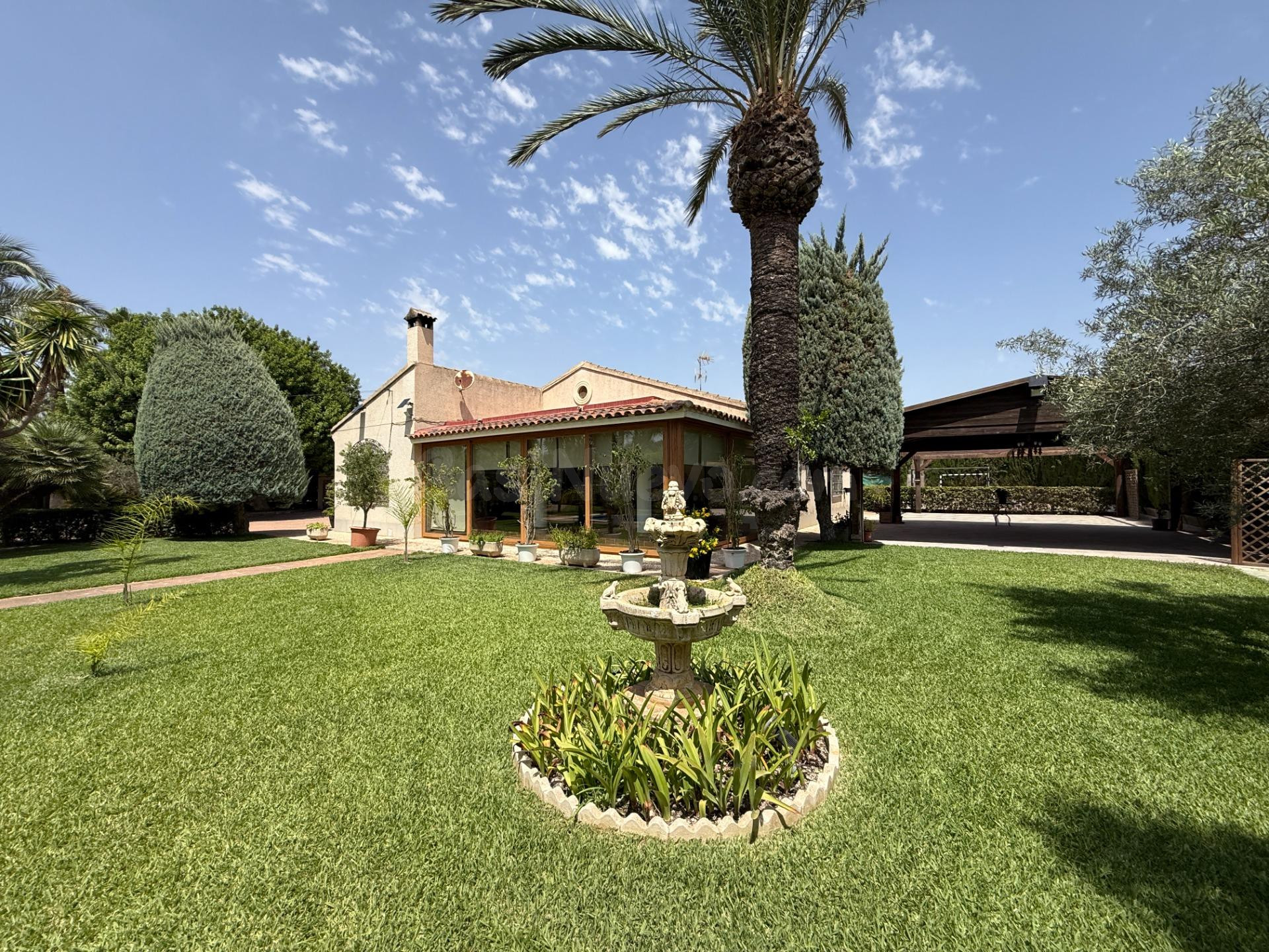 Exclusivo chalet Independiente en urbanización privada