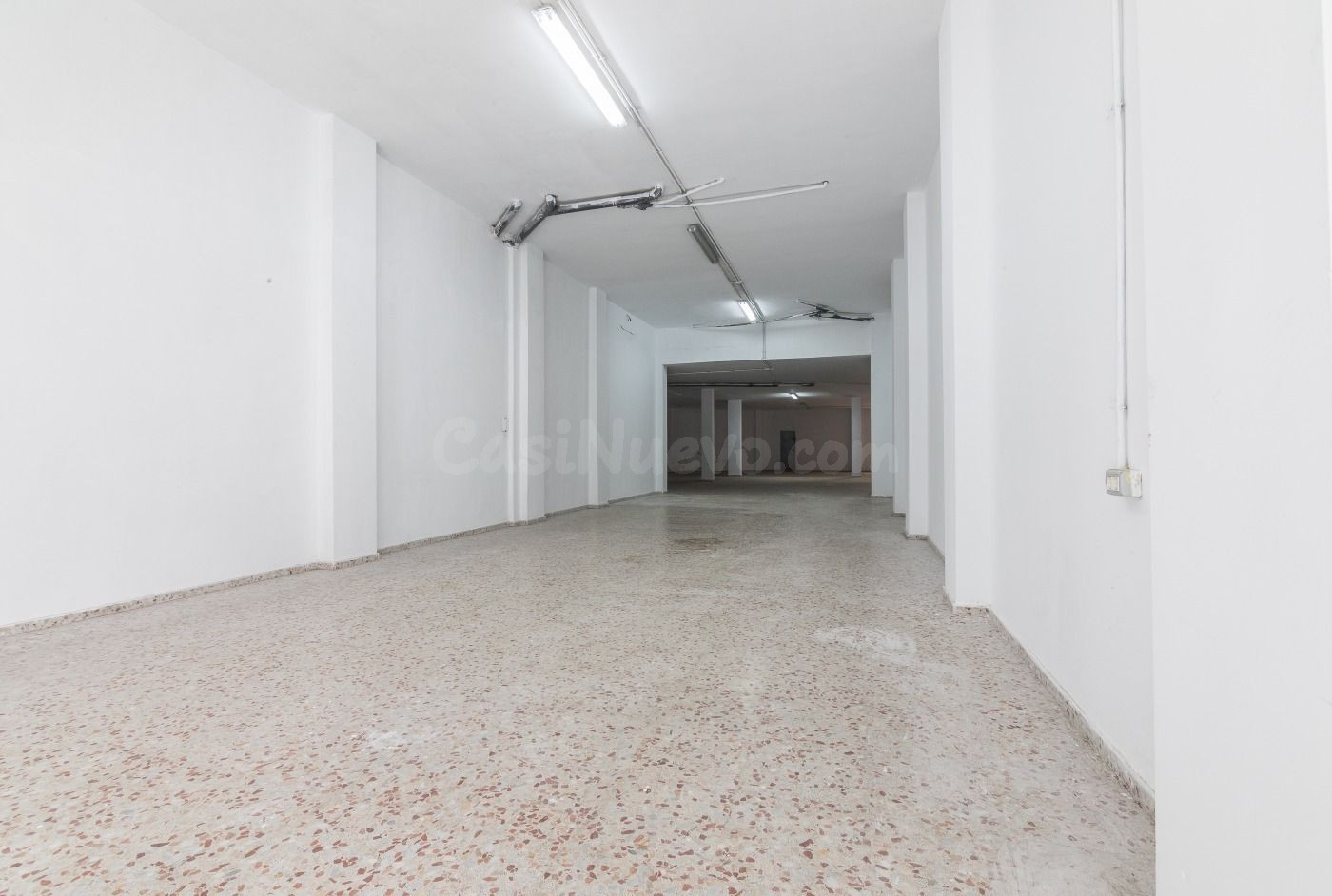 LOCAL COMERCIAL DE 400 METROS EN ALQUILER CON PATIO Y TERRAZ - foto 5