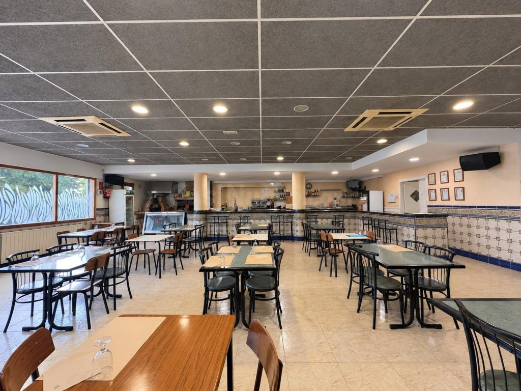 OPORTUNIDAD EN NAVARCLES: BAR RESTAURANTE EN FUNCIONAMIENTO  - foto 3