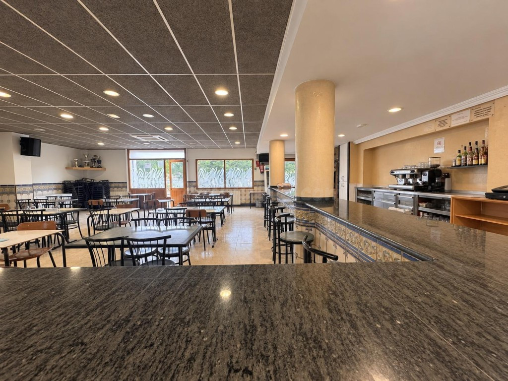OPORTUNIDAD EN NAVARCLES: BAR RESTAURANTE EN FUNCIONAMIENTO  - foto 5
