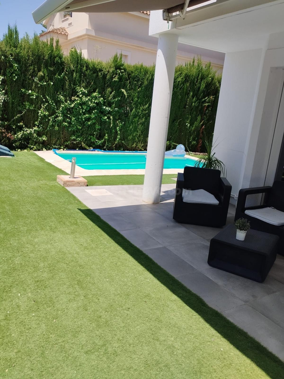 Maravilloso Chalet en Urbanización Privada con Todos los Ser - foto 3