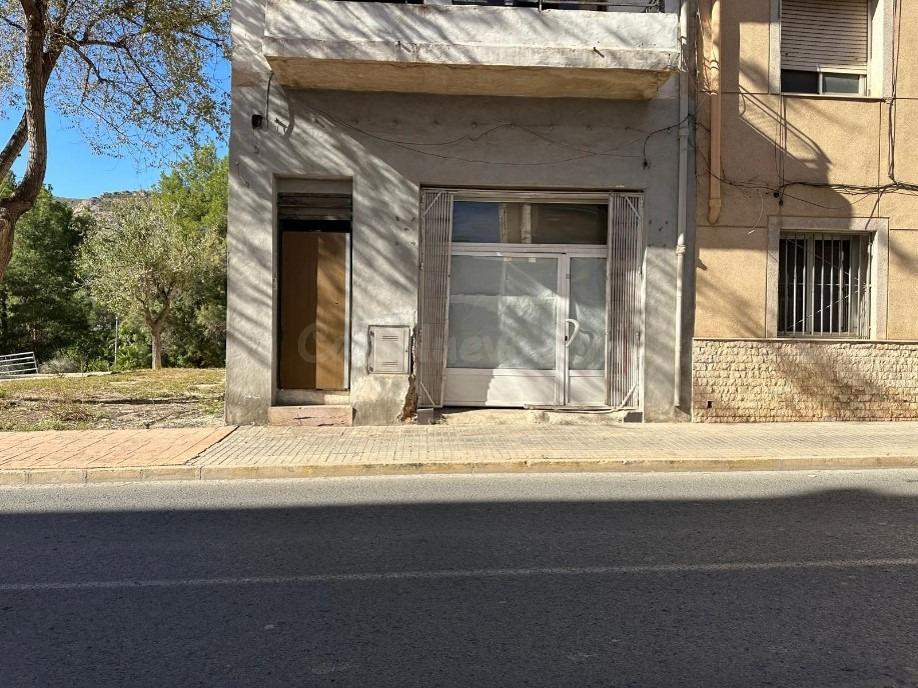 Amplio Local Comercial en Elda: Oportunidad Única para tu Ne - foto 2