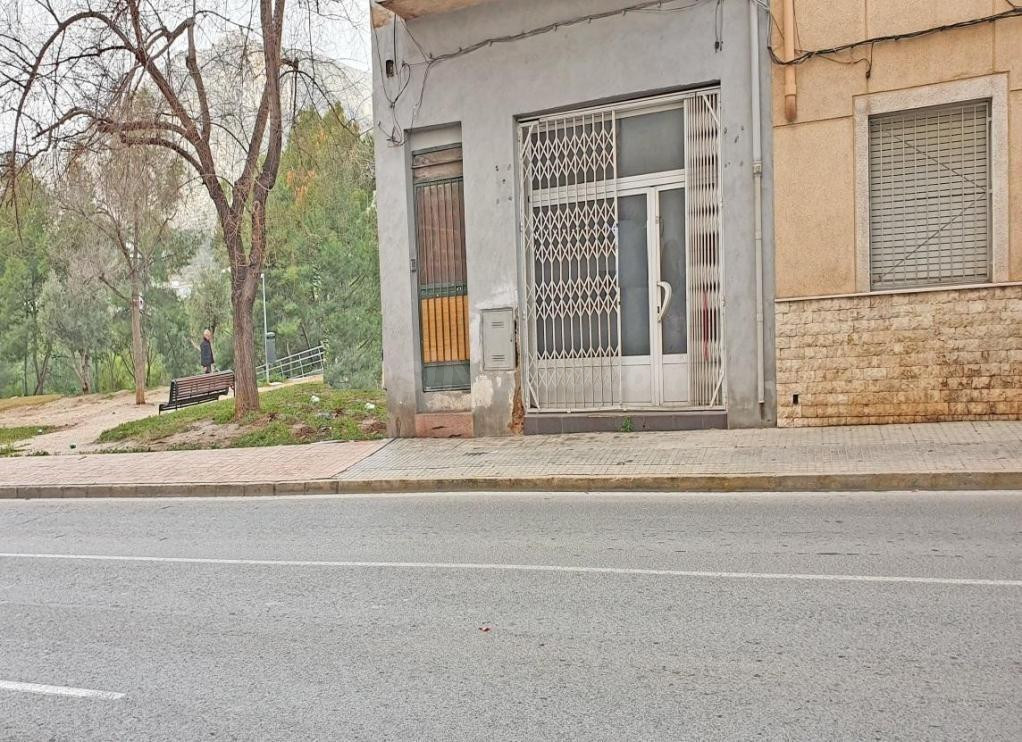 Amplio Local Comercial en Elda: Oportunidad Única para tu Ne - foto 3
