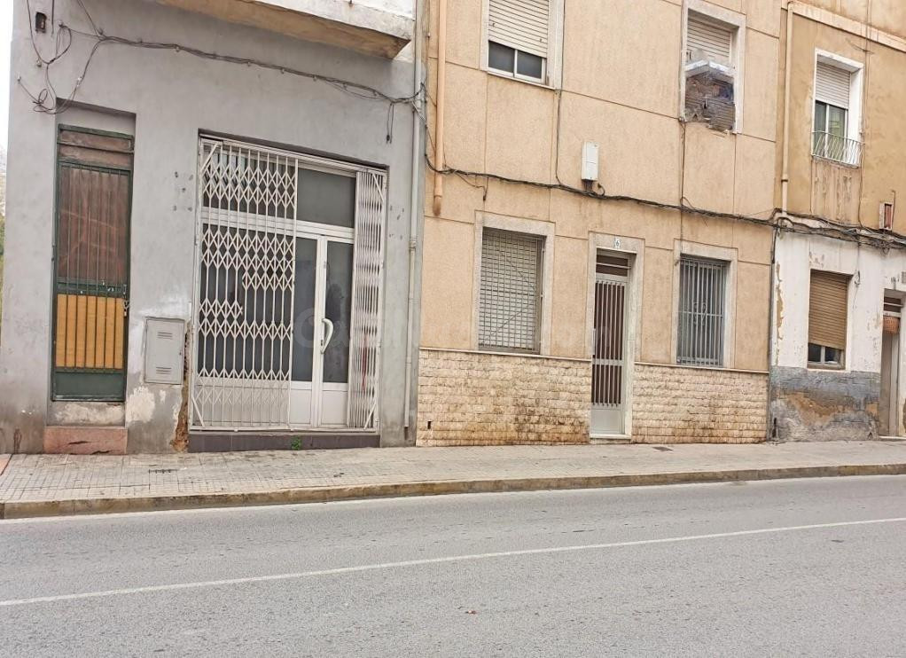 Amplio Local Comercial en Elda: Oportunidad Única para tu Ne - foto 4
