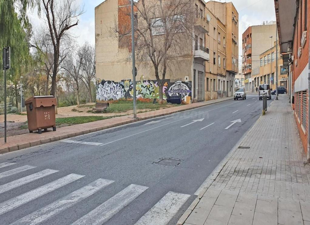 Amplio Local Comercial en Elda: Oportunidad Única para tu Ne - foto 5