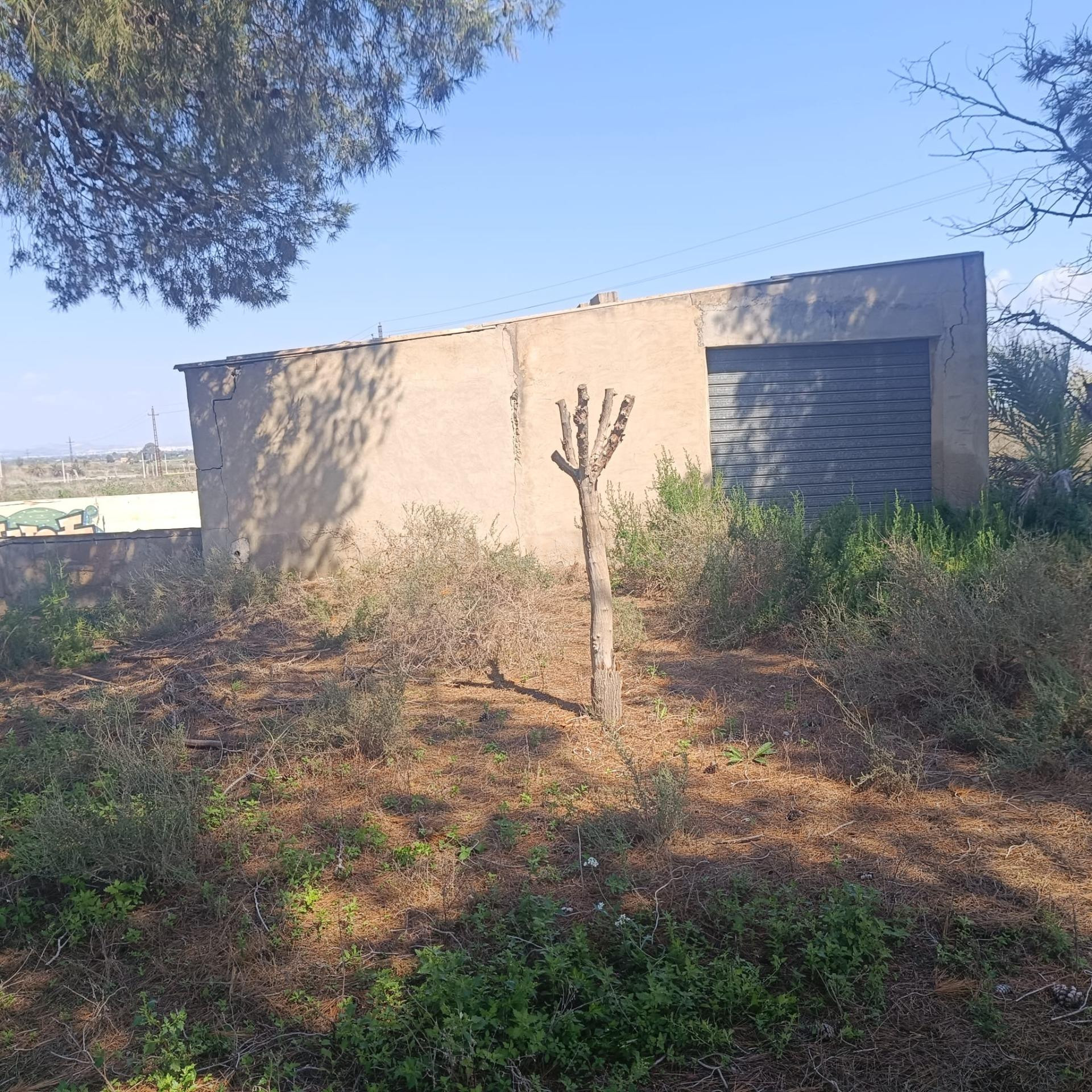 PARCELA EN VENTA DE 13.849 M2 CON CASA