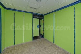 Amplio Local Comercial en Elda, Alicante - Ideal para Negoci - foto 4