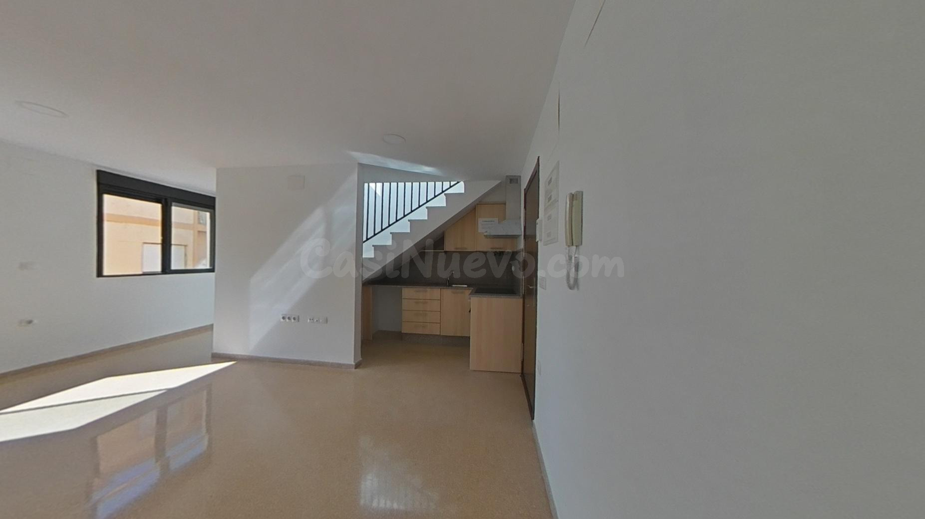 Amplio Dúplex Seminuevo en el Corazón de Elda - ¡Tu Nuevo Ho - foto 3