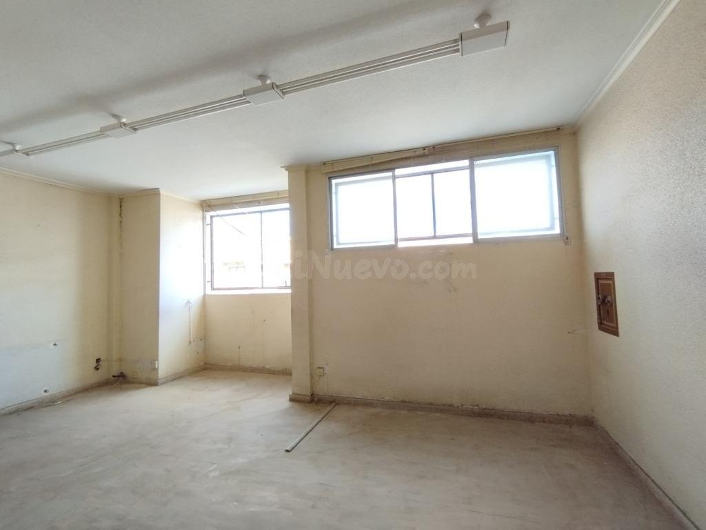 Amplia Nave Industrial de 366 m2 en Elda, Alicante - foto 3