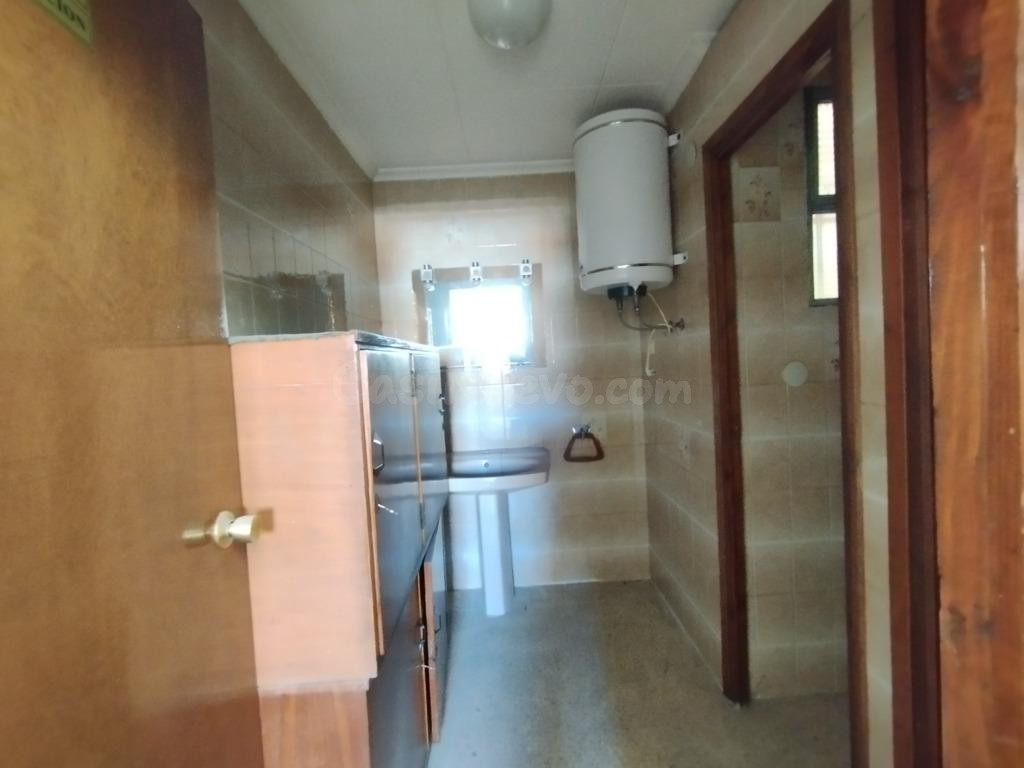 Amplia Nave Industrial de 366 m2 en Elda, Alicante - foto 5