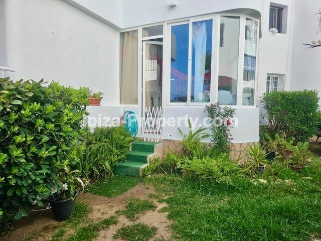 VENTA – Apartamento en primera línea junto a la playa de Es  - foto 3