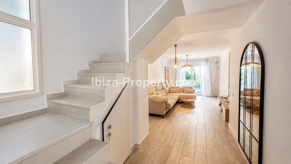 VENTA - Adosado con jardín privado en Es Viver - foto 2