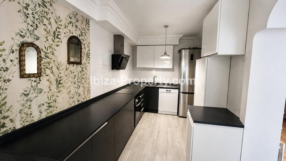 VENTA - Adosado con jardín privado en Es Viver - foto 5