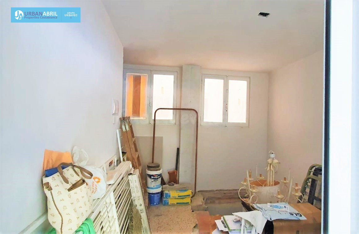 Pequeño Local con Gran Almacén en Sótano - foto 3