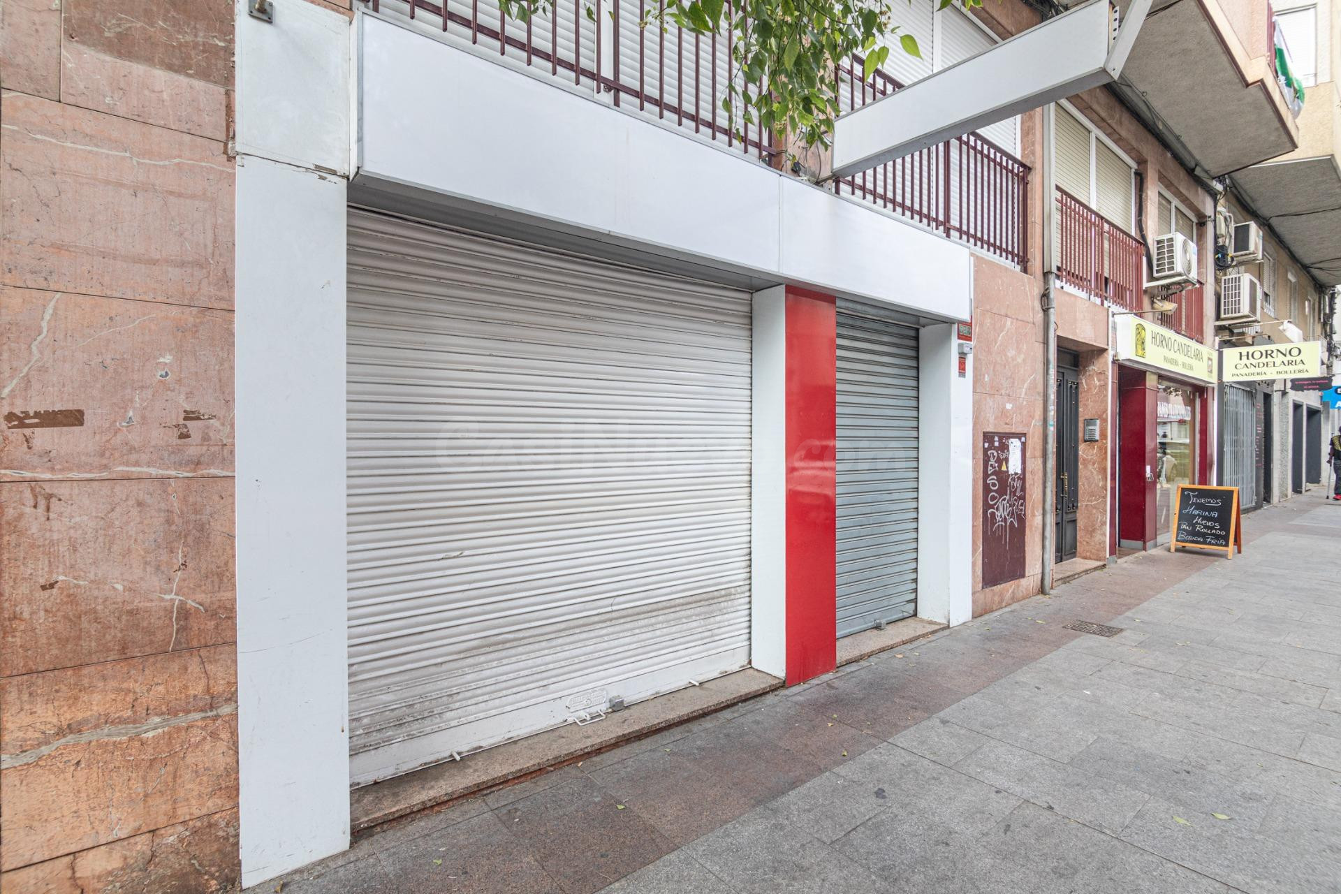 LOCAL EN VENTA JUNTO A LA AVENIDA LIBERTAD - foto 2