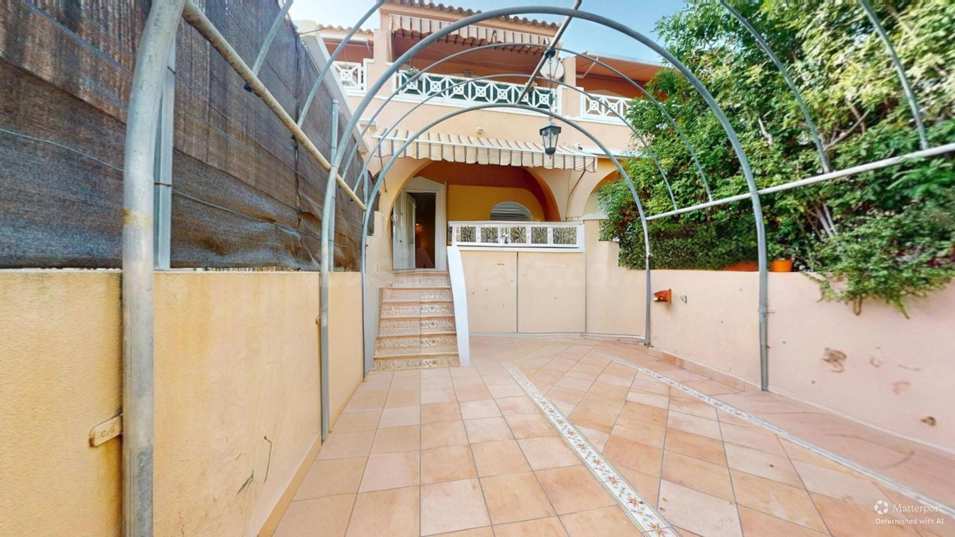 Adosado en urbanización privada en Santa Pola del Este: vive - foto 2
