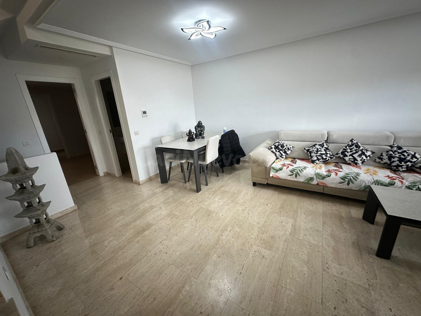 Casa adosada reformada de 254 m2 con garaje y terrazas en Mo - foto 3