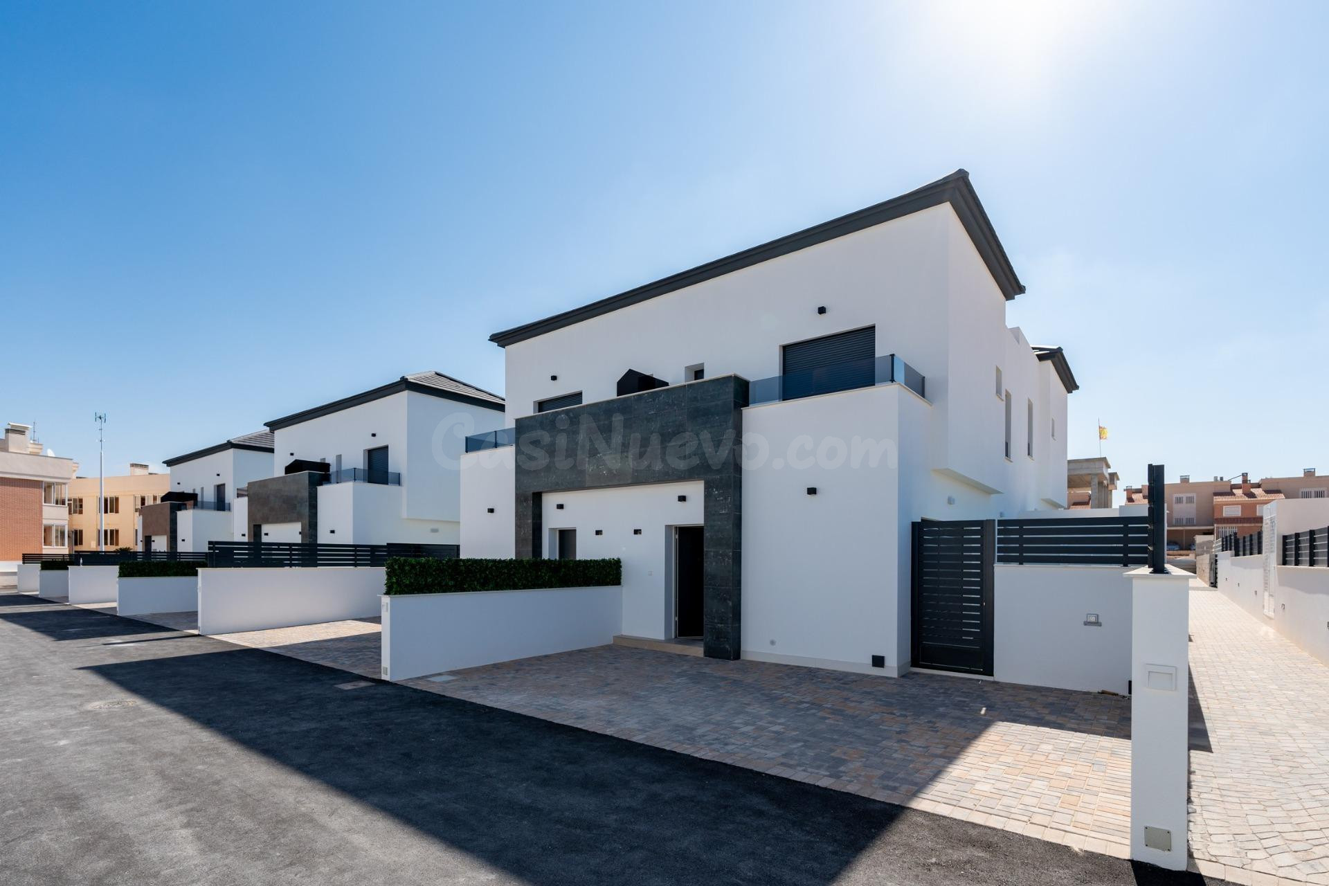 BUNGALOWS DE 3 DORMITORIOS EN RESIDENCIAL EXCLUSIVO EN GRAN 