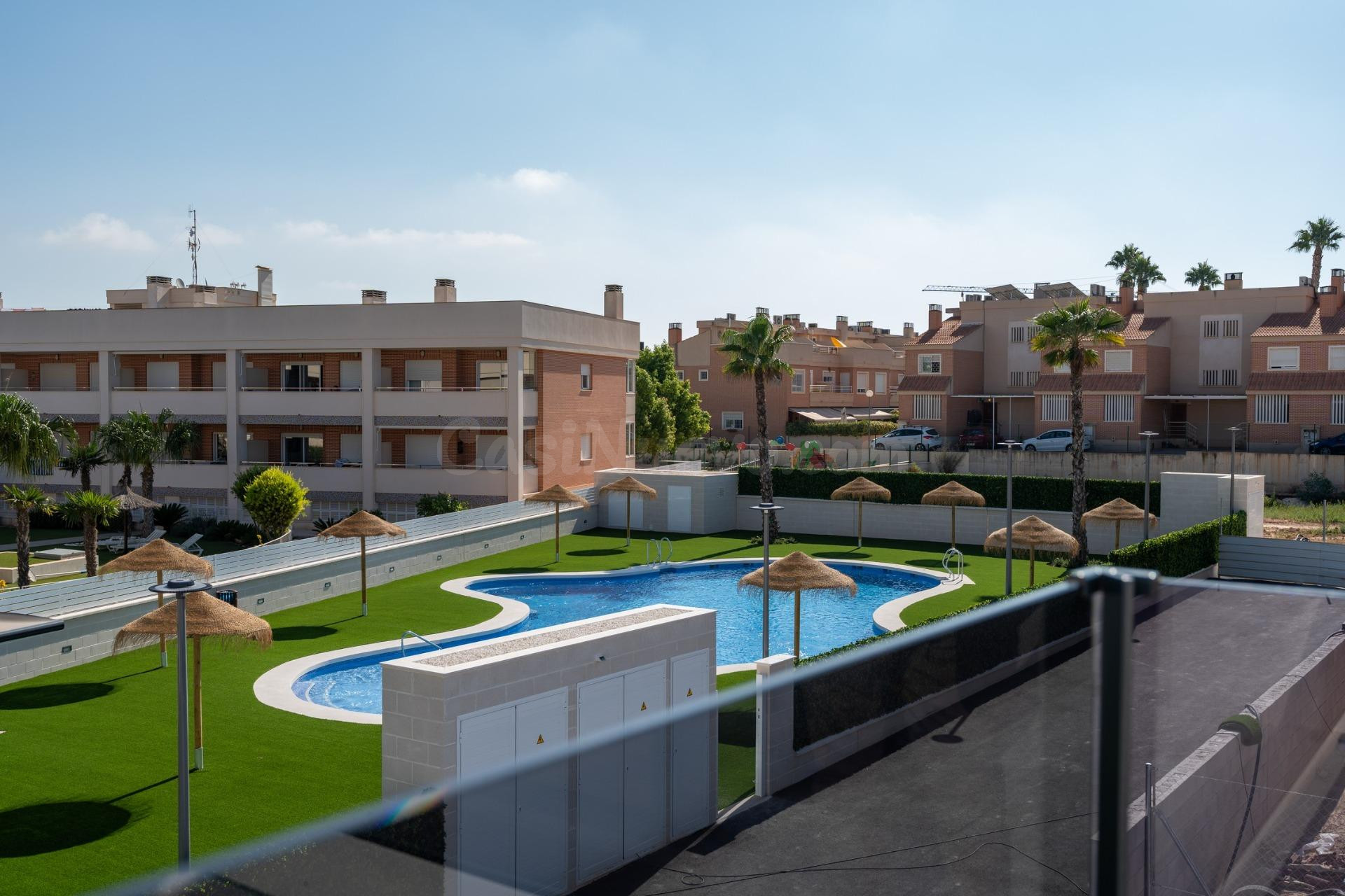 BUNGALOWS DE 3 DORMITORIOS EN RESIDENCIAL EXCLUSIVO EN GRAN  - foto 2